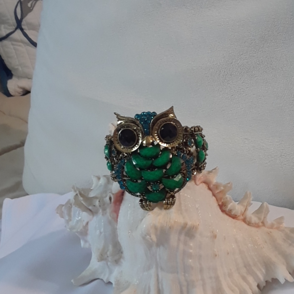 Vintage look owl cuff bracelet